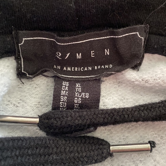 Black with white and black cheetah print pullover - Picture 3 of 4